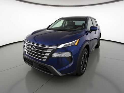 Used 2025 Nissan Rogue SV image 3