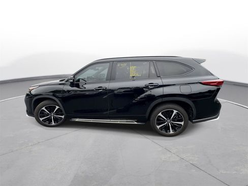 Used 2021 Toyota Highlander XSE AWD/4WD image 8
