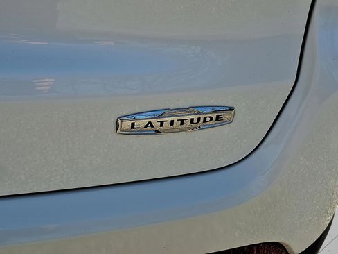 Used 2020 Jeep Compass Latitude image 29