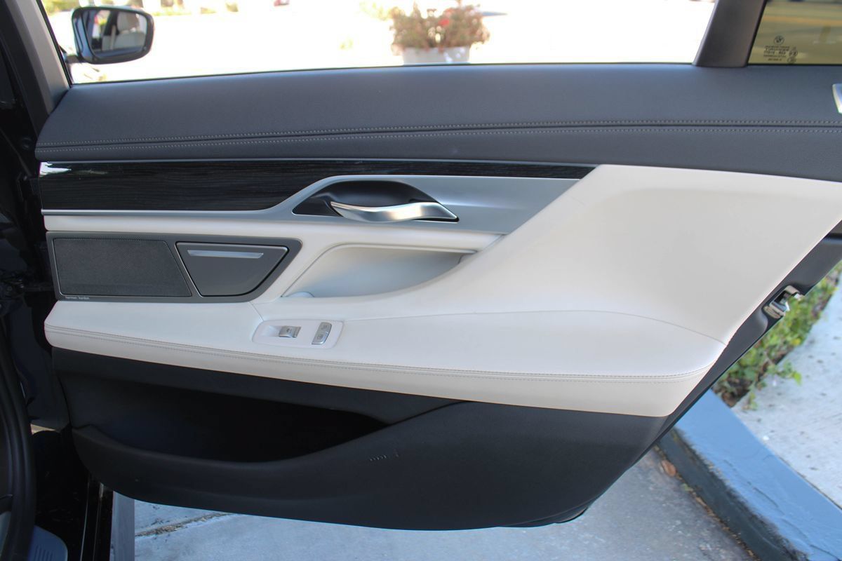 Used 2019 BMW 750i RWD image 42