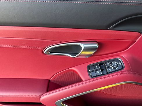 Used 2022 Porsche 718 Cayman RWD image 10