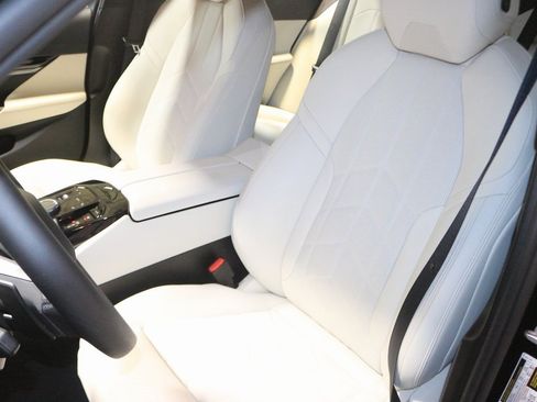 Used 2025 BMW 530i xDrive w/ Premium Package image 14