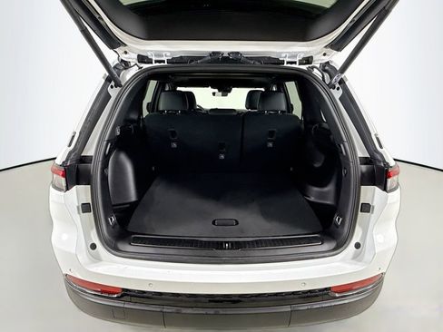 Used 2025 Jeep Grand Cherokee Altitude image 27