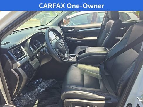 Used 2019 Toyota Highlander XLE AWD/4WD image 2