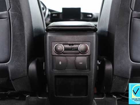 Used 2020 Ford Explorer XLT image 29