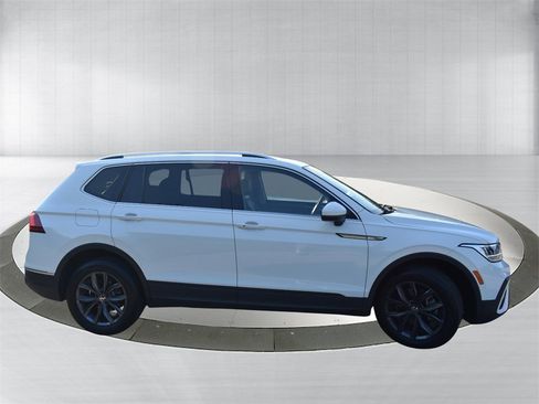 Used 2022 Volkswagen Tiguan SE image 9