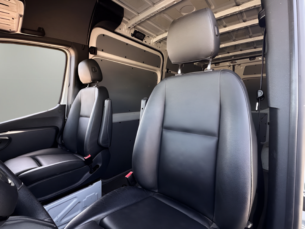 Used 2025 Mercedes-Benz Sprinter 2500 image 16