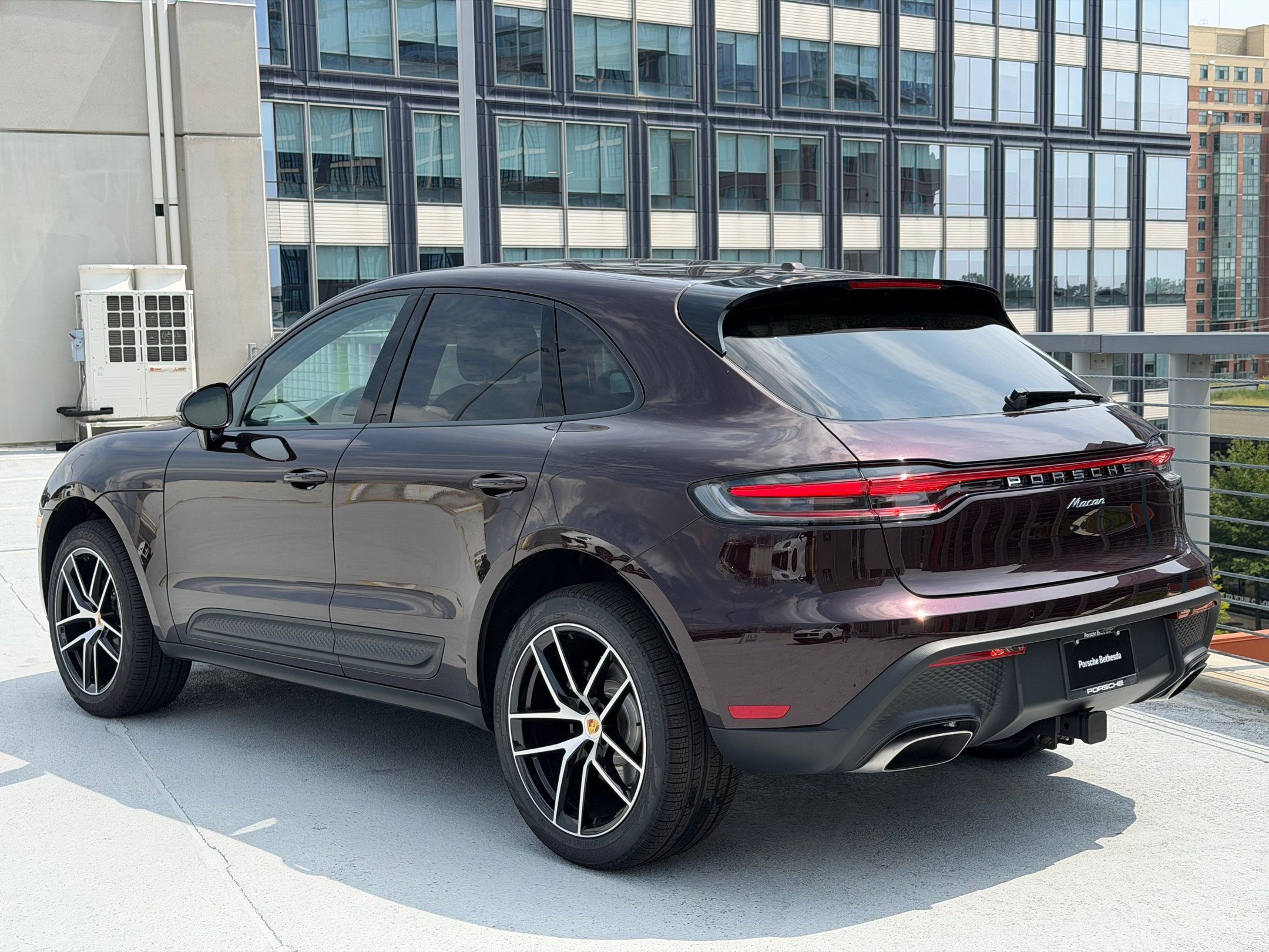 Used 2026 Porsche Macan AWD/4WD image 3