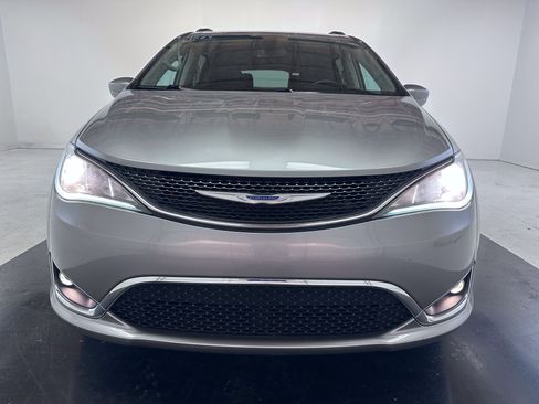 Used 2020 Chrysler Pacifica Touring-L FWD image 52