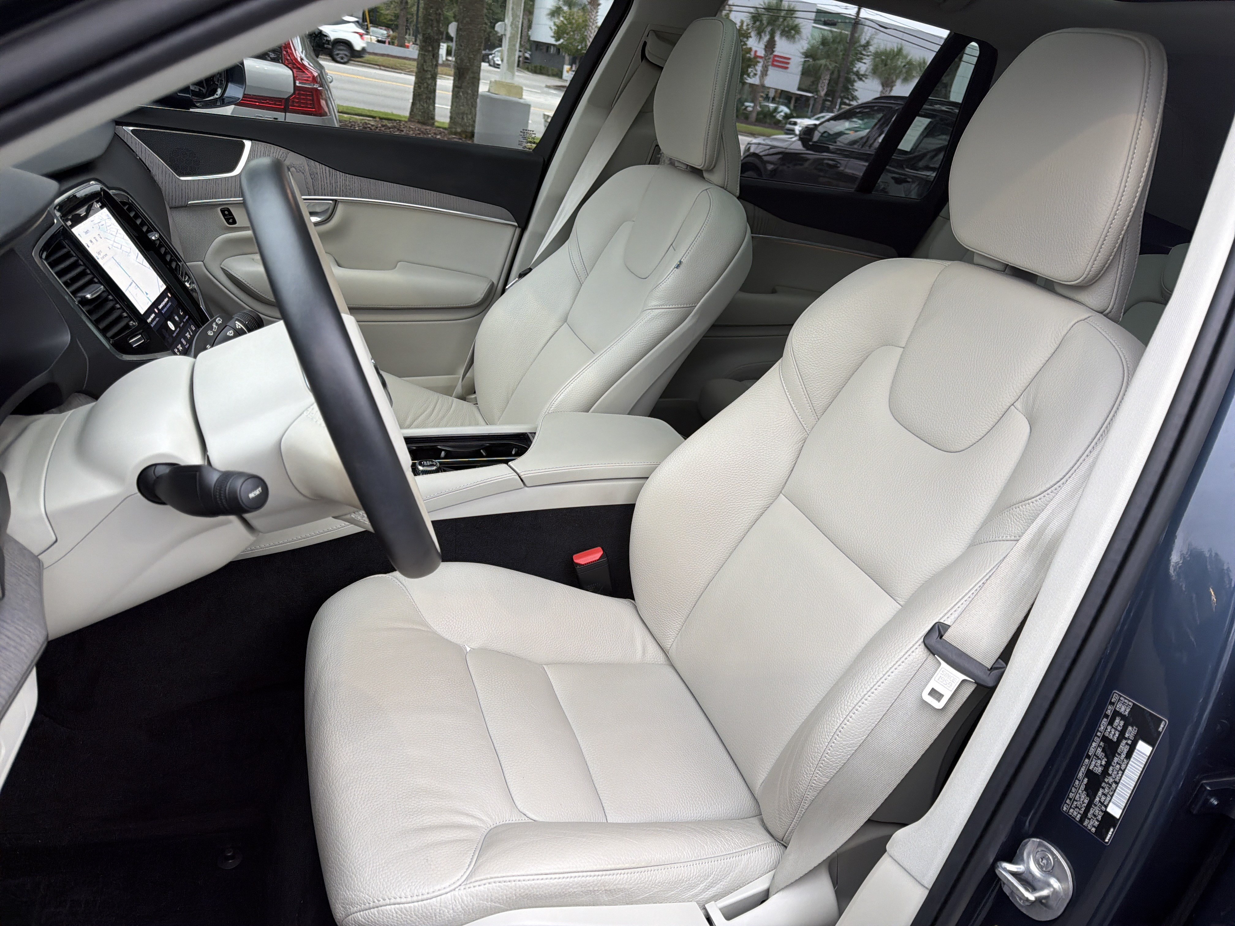 Certified 2024 Volvo XC90 B5 Plus w/ Protection Package Premier AWD/4WD image 16