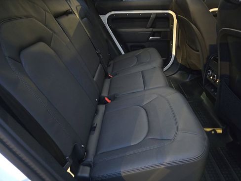 New 2025 Land Rover Defender 110 X-Dynamic SE AWD/4WD image 29