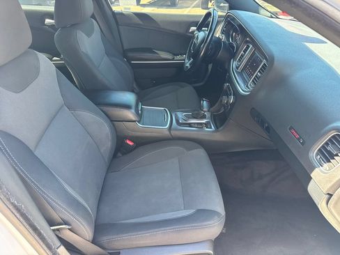 Used 2018 Dodge Charger SXT RWD image 14