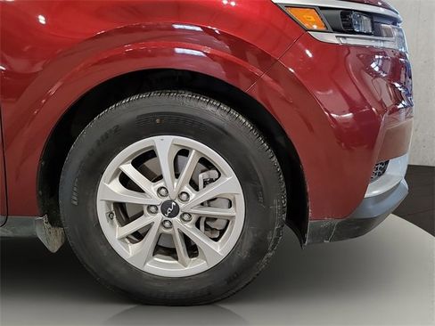 Used 2024 Kia Carnival LX image 23