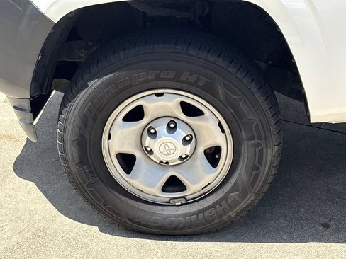 Used 2017 Toyota Tacoma SR RWD image 11