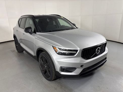 Used 2019 Volvo XC40 T5 R-Design AWD/4WD image 2
