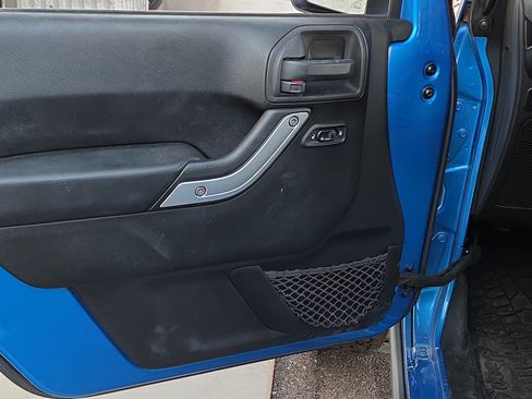 Used 2015 Jeep Wrangler Unlimited Rubicon w/ Connectivity Group image 10