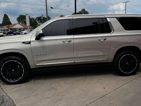 Used 2021 GMC Yukon XL Denali w/ Denali Premium Package AWD/4WD image 10