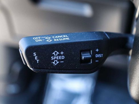 Used 2022 Audi e-tron Premium Plus w/ Premium Plus Package image 32