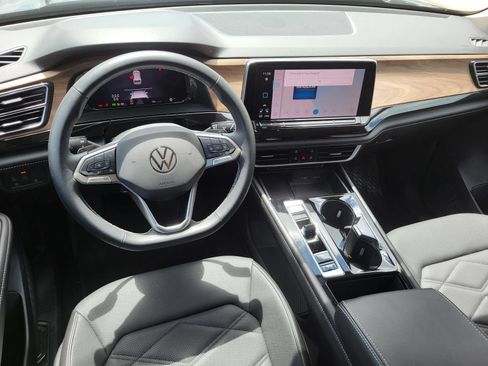 Used 2024 Volkswagen Atlas SE FWD image 20