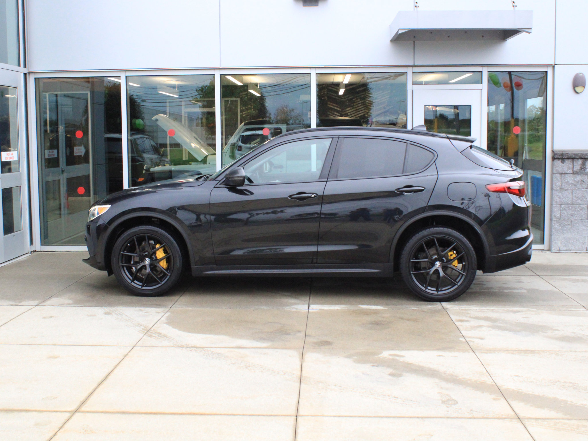 Used 2019 Alfa Romeo Stelvio AWD w/ Nero Edizione image 5