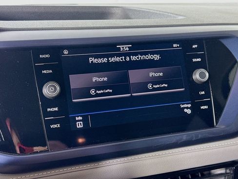 Used 2024 Volkswagen Taos SE image 25