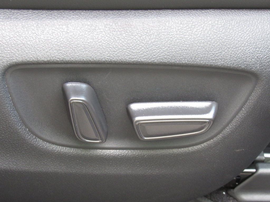 Used 2025 Toyota Sienna XSE AWD/4WD image 22