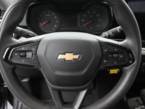 Used 2025 Chevrolet Trax LS w/ LS Convenience Package FWD image 11