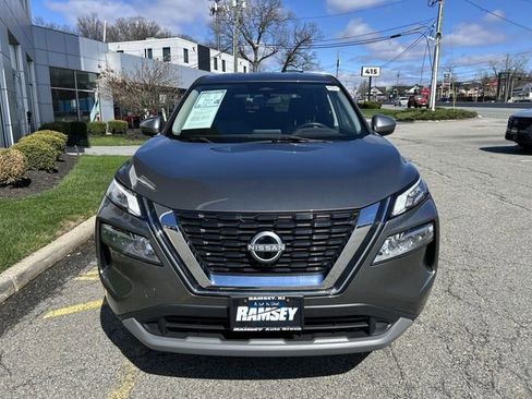 Used 2023 Nissan Rogue SV image 3