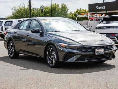 Certified 2025 Hyundai Elantra Sport FWD image 6