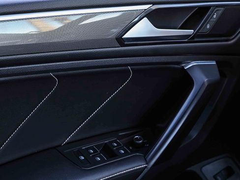 Used 2022 Volkswagen Tiguan SE R-Line image 15