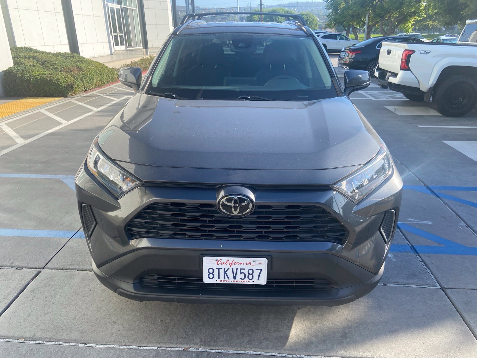 Used 2021 Toyota RAV4 LE FWD image 3