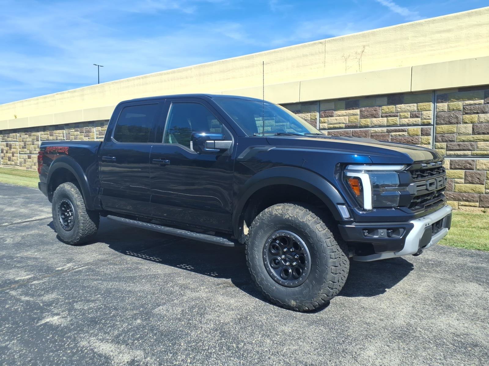 Used 2025 Ford F150 Raptor AWD/4WD image 1