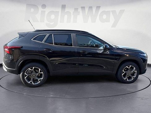 Used 2024 Chevrolet Trax LT FWD image 6