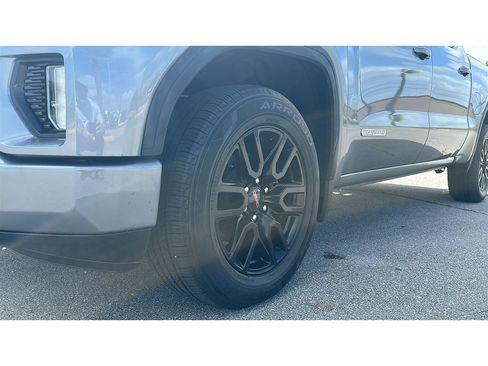 Used 2022 GMC Sierra 1500 Elevation w/ X31 Off-Road Package AWD/4WD image 10