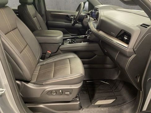 Used 2025 Chevrolet Tahoe High Country AWD/4WD image 22