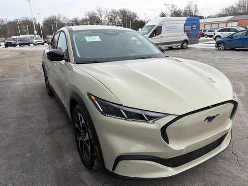 Used 2025 Ford Mustang Mach-E Select w/ Comfort Package Lite image 8
