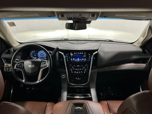 Used 2019 Cadillac Escalade ESV Luxury AWD/4WD image 16