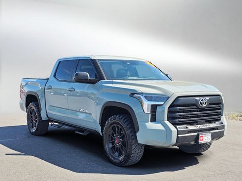 Used 2024 Toyota Tundra SR5 w/ SR5 Premium Package AWD/4WD image 7
