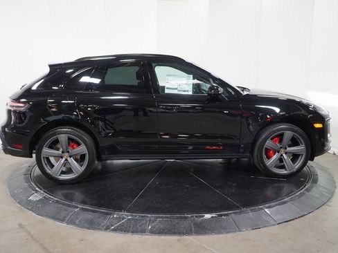 Used 2024 Porsche Macan S image 6
