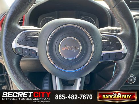 Used 2015 Jeep Renegade Trailhawk AWD/4WD image 18