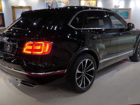 Used 2018 Bentley Bentayga Mulliner AWD/4WD image 11
