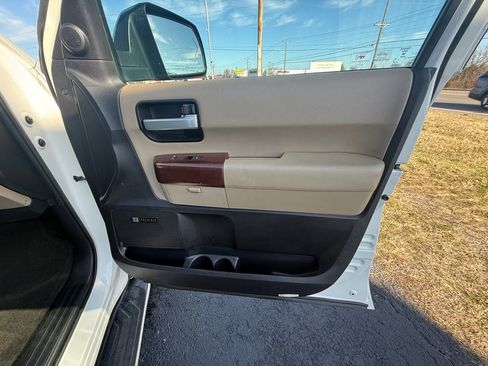 Used 2015 Toyota Sequoia Platinum image 24