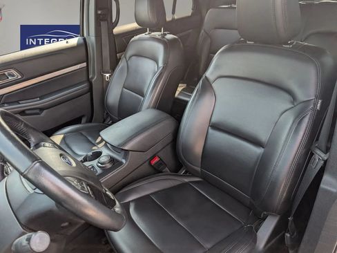 Used 2019 Ford Explorer XLT w/ Equipment Group 202A AWD/4WD image 9
