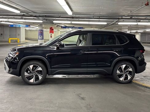 New 2025 Volkswagen Taos SE image 33