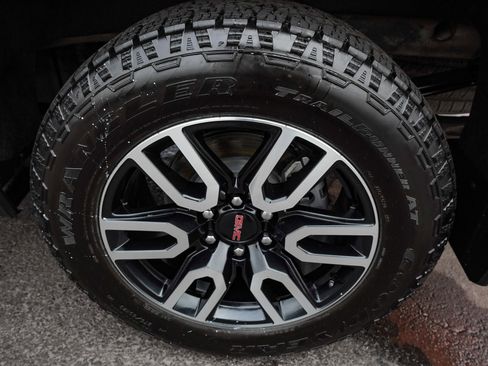 Used 2025 GMC Sierra 1500 AT4 w/ AT4 Premium Package image 8