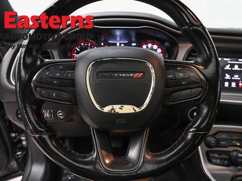 Used 2022 Dodge Challenger SXT w/ Driver Convenience Group RWD image 10