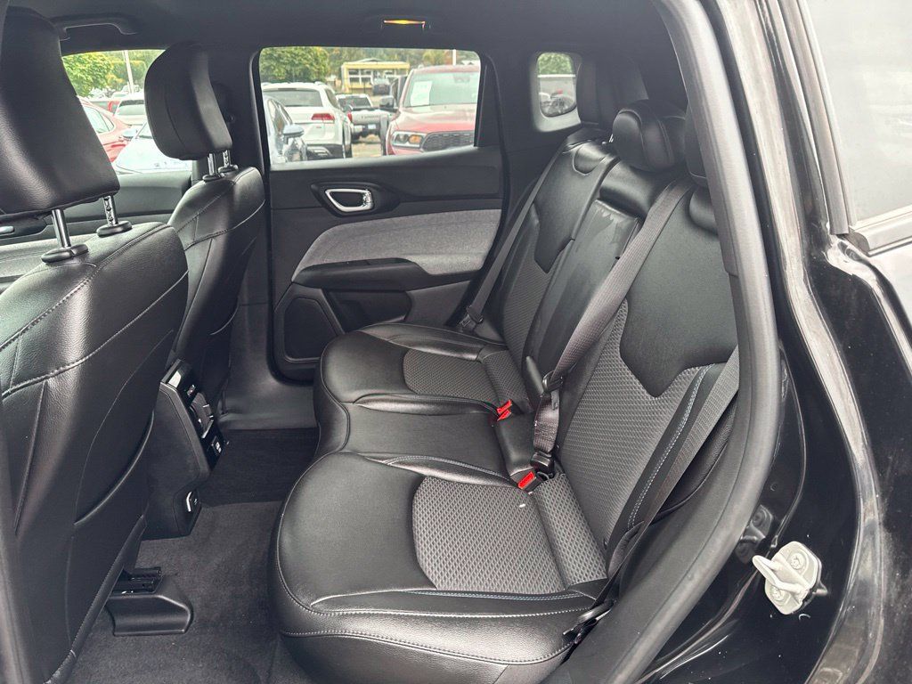 Used 2024 Jeep Compass Latitude AWD/4WD image 5