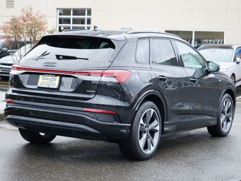 Used 2024 Audi Q4 e-tron Premium Plus w/ Premium Plus image 4