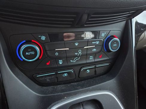 Used 2017 Ford C-MAX Energi Titanium image 13