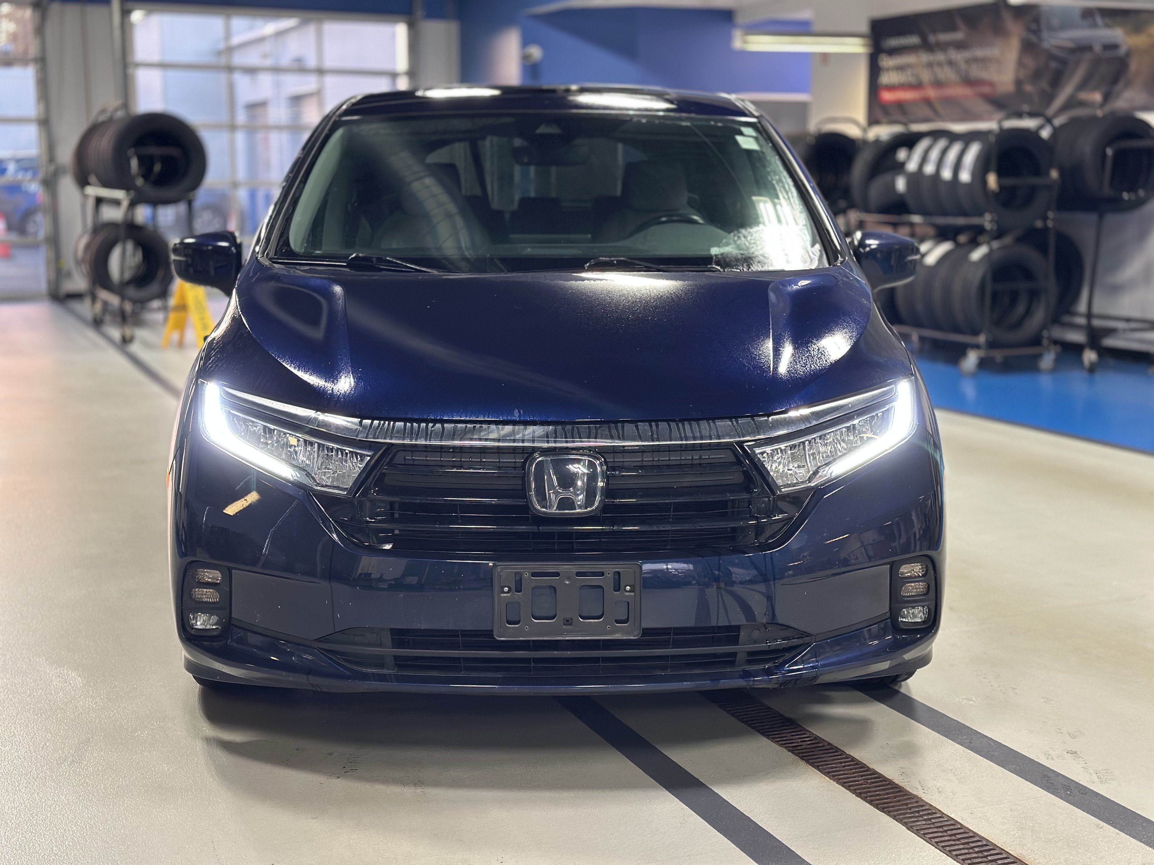Used 2024 Honda Odyssey EX-L image 2